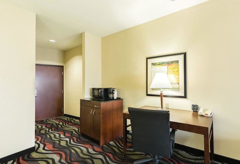 סוויטה מותאמת לאדם עם מוגבלויות, Comfort Suites Beaumont I10
