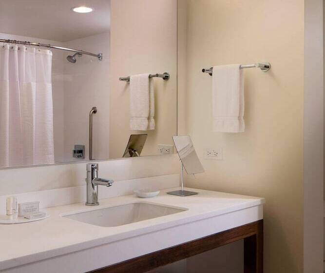 غرفه قياسيه سريرين مزدوجين, Courtyard Miami Dadeland