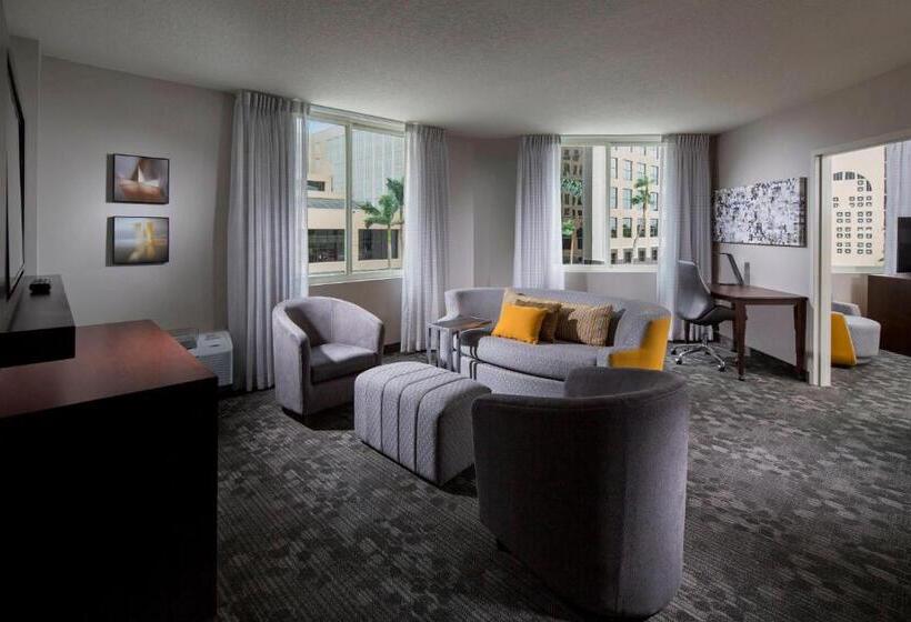 Президентский Люкс, Courtyard Miami Dadeland