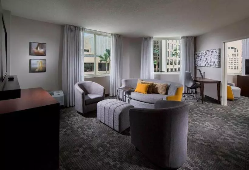 سوییت اجرایی, Courtyard Miami Dadeland