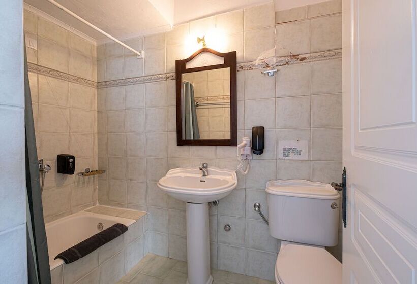 Номер Стандартный с Видом, Loucas On The Cliff