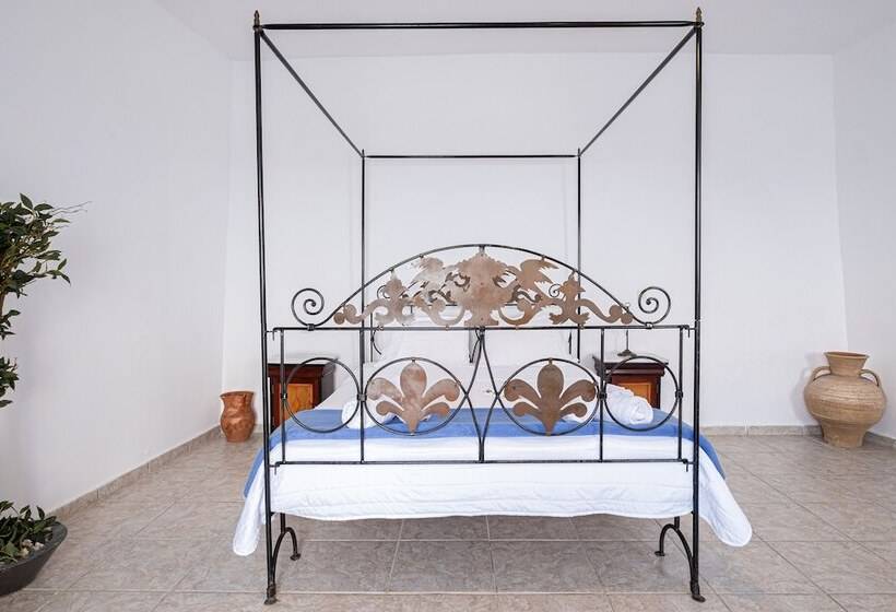 Номер Стандартный с Видом, Loucas On The Cliff