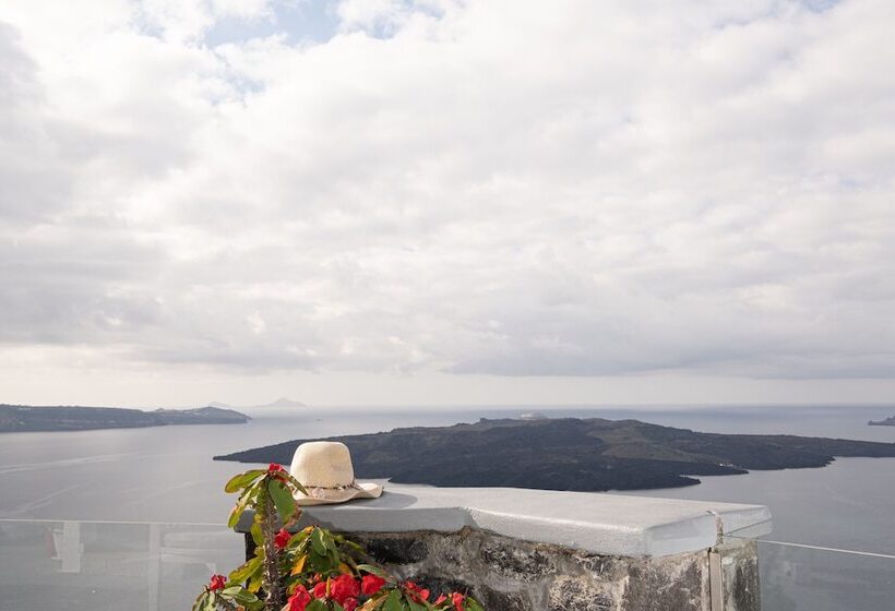 Номер Superior с Видом, Loucas On The Cliff