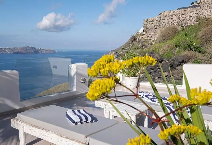Executive perhehuone, Loucas On The Cliff