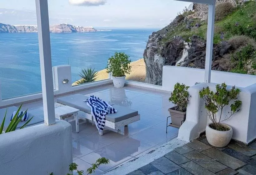 Executive perhehuone, Loucas On The Cliff