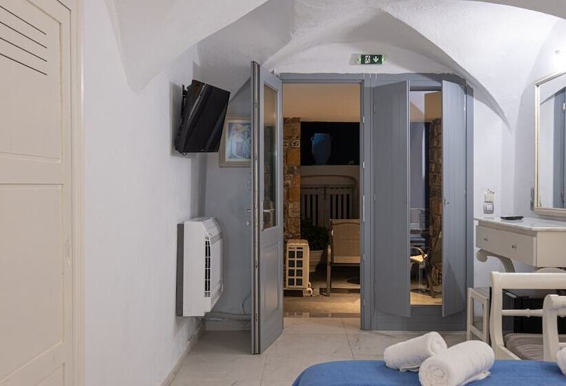 Трехместный Номер Superior, Loucas On The Cliff