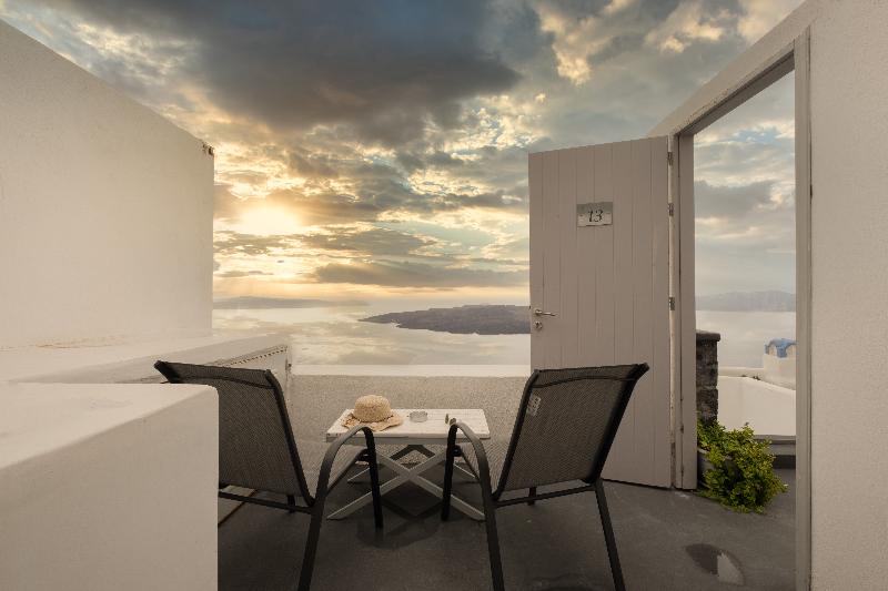 Номер Стандартный с Видом, Loucas On The Cliff