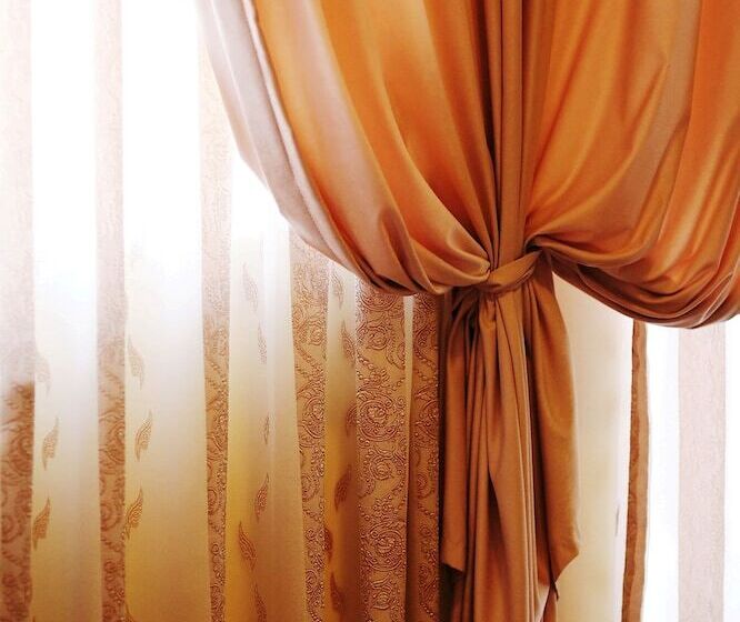 דירת חדר, Premier