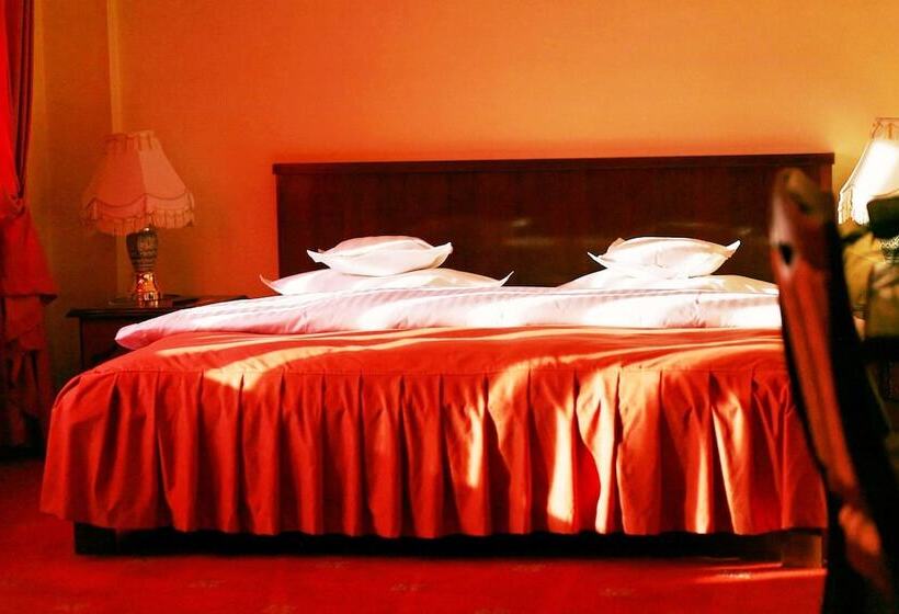 דירת חדר, Premier