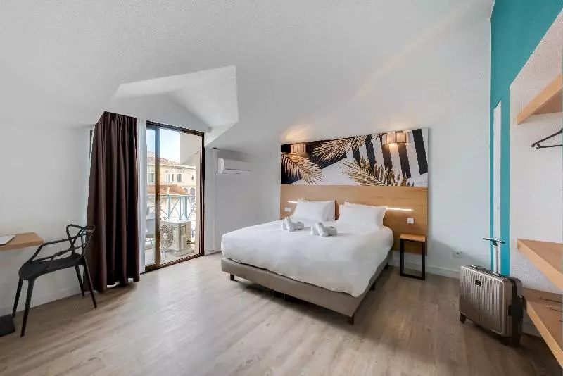 استودیوی استاندارد, Residhotel Les Coralynes