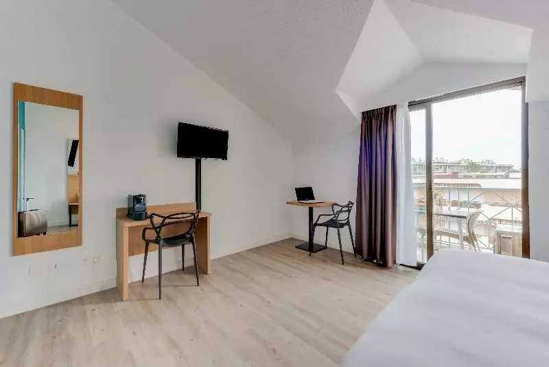 استودیوی استاندارد, Residhotel Les Coralynes