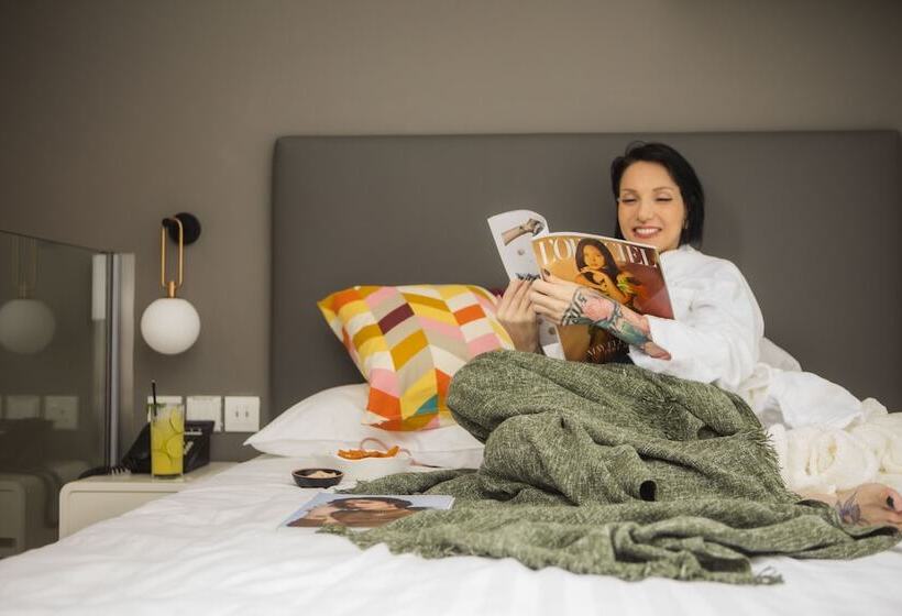 اتاق پرمیوم, Studio M