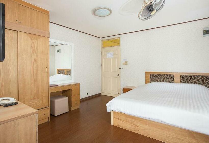 اتاق سوپریور, The Aiyapura Bangkok