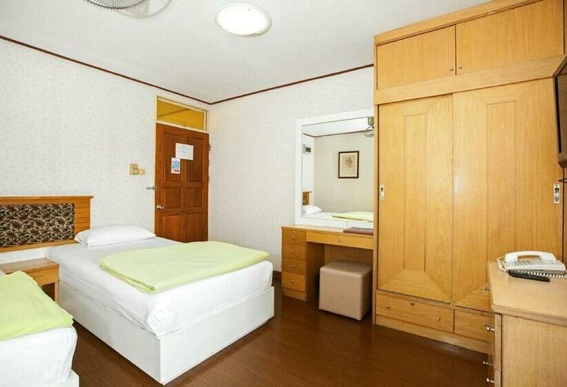 اتاق سوپریور, The Aiyapura Bangkok