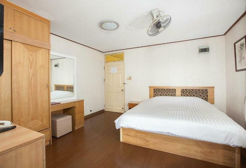 اتاق سوپریور, The Aiyapura Bangkok