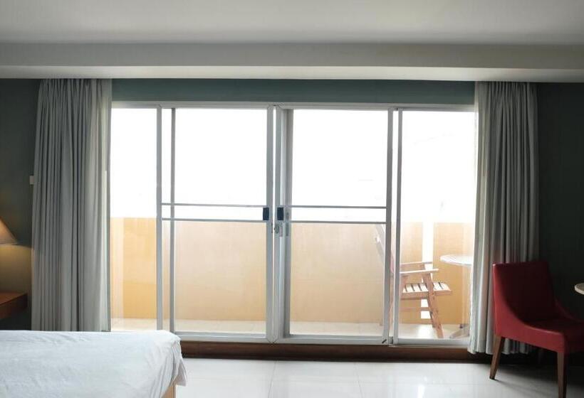 اتاق اجرایی, The Aiyapura Bangkok