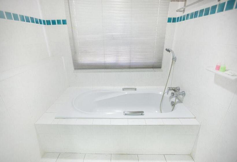 اتاق اجرایی, The Aiyapura Bangkok