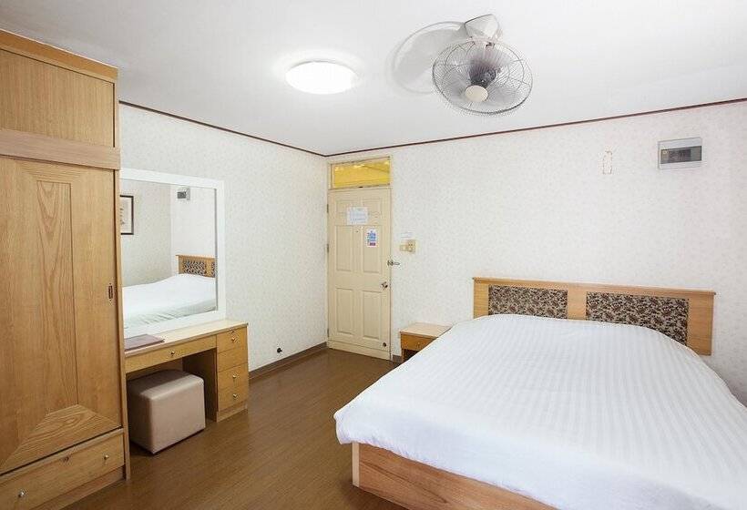 اتاق سوپریور, The Aiyapura Bangkok