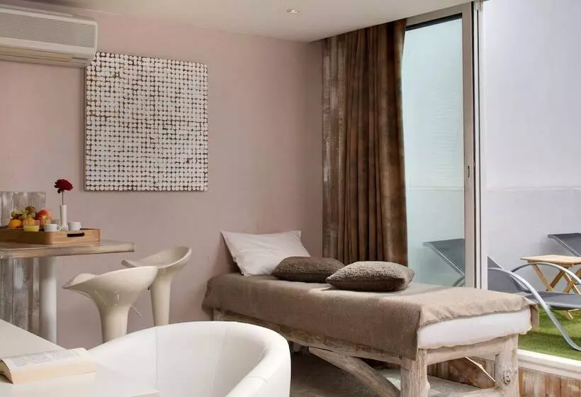 سوییت جونیور, Vila De La Mar & Spa
