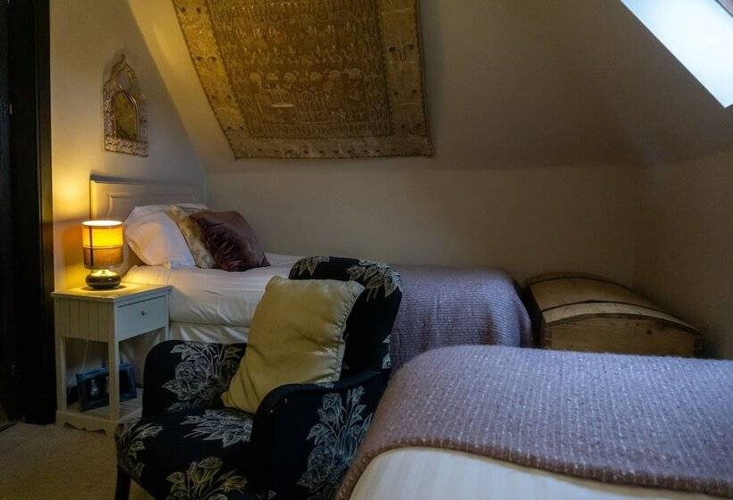 Camera Tripla Standard, Yann's At Glenearn House