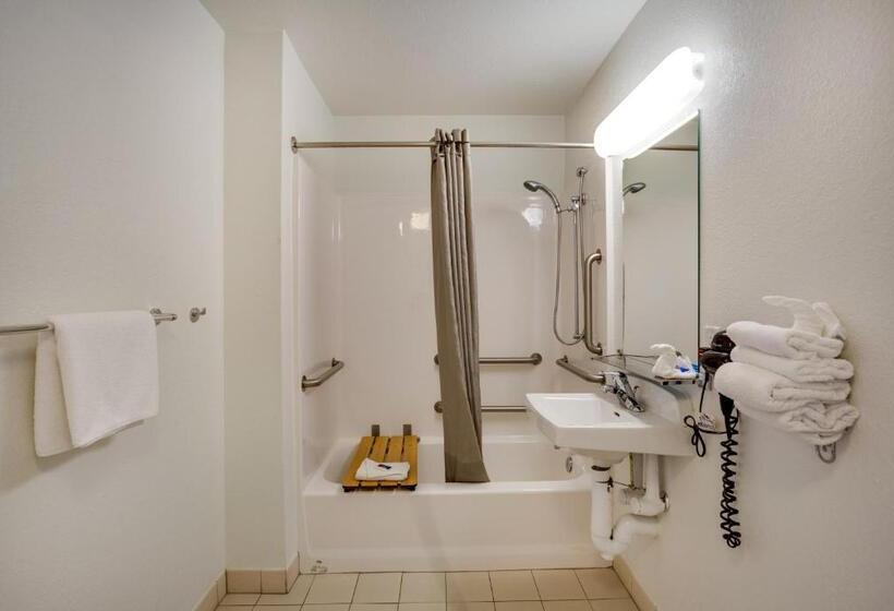 غرفة قياسية لذوى الاحتياجات الخاصة, The Jackson Southtown