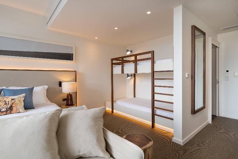 اتاق استاندارد با بالکن, Octant Evora