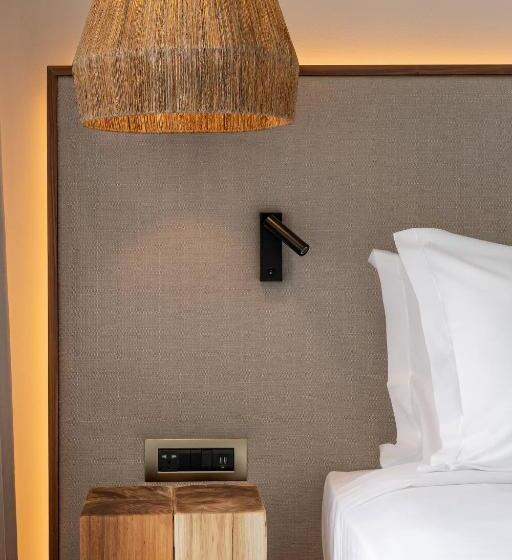 اتاق استاندارد با بالکن, Octant Evora