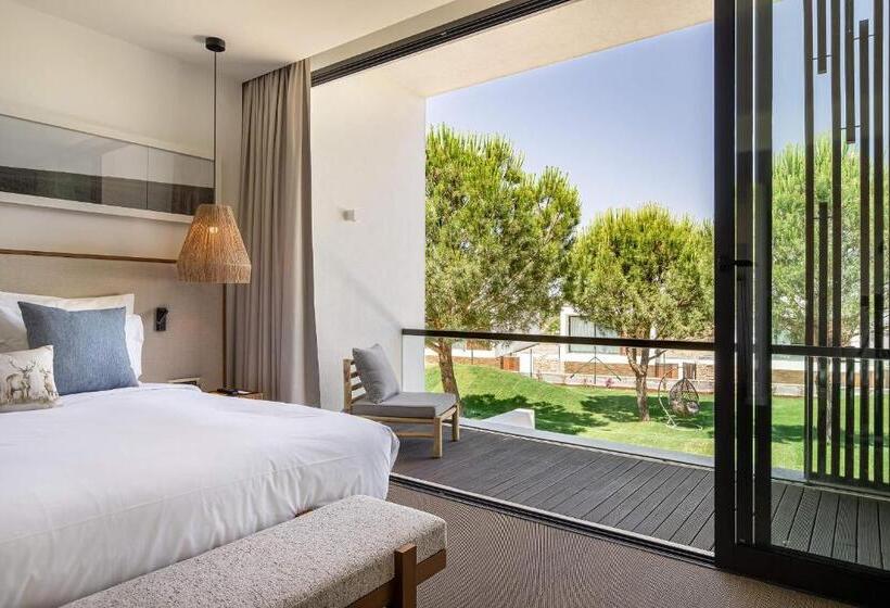 اتاق استاندارد با چشمانداز استخر, Octant Evora