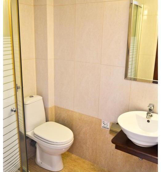 Quarto Estandar, Alex