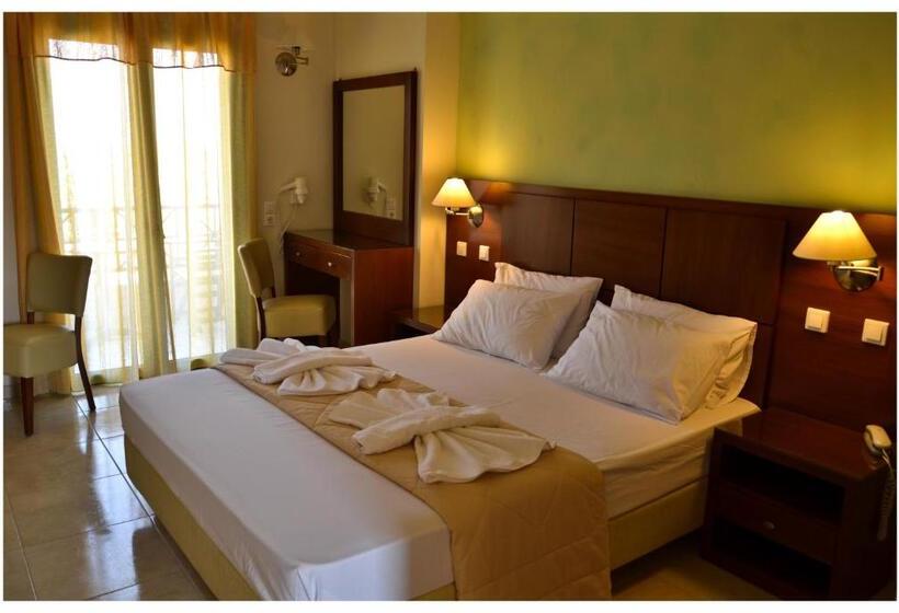 Quarto Estandar, Alex