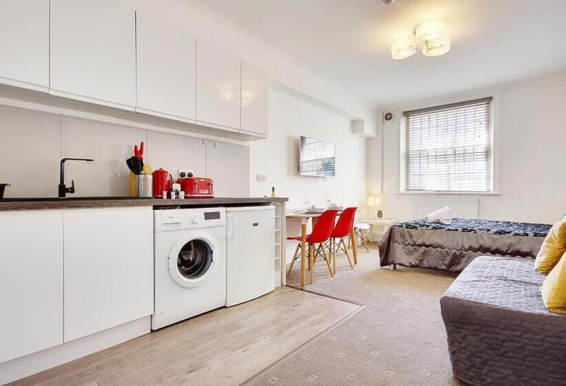 Студия Стандарт, Bourne Hall