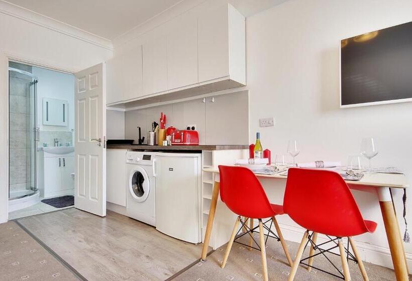 Студия Стандарт, Bourne Hall