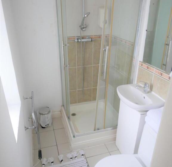 Номер Стандарт, Bourne Hall