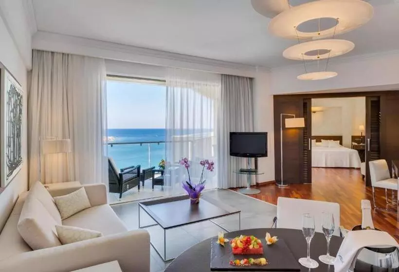 スイートクラブ シービュー, Elysium Resort & Spa