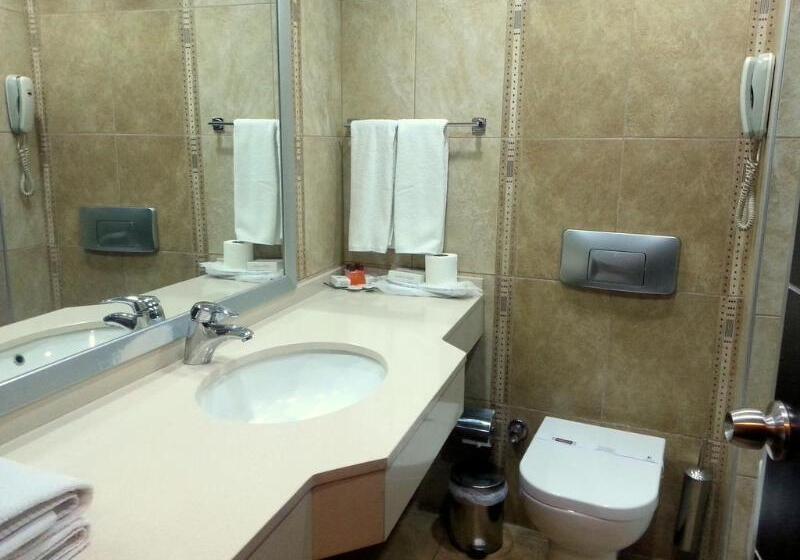 اتاق استاندارد سه نفره, Ismira