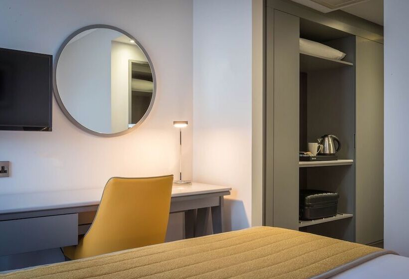 Номер Стандарт Трехместный, Maldron Hotel Dublin Airport