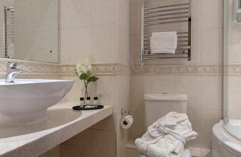 디럭스 룸, Passage House