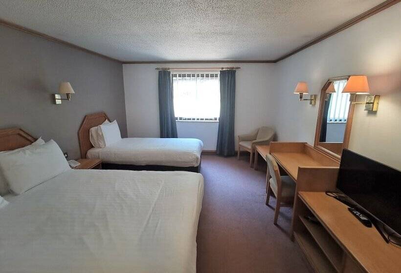 패밀리 룸, Passage House