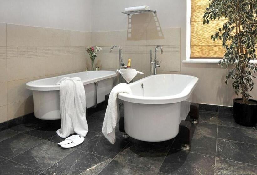 Полулюкс, St Elizabeth's House