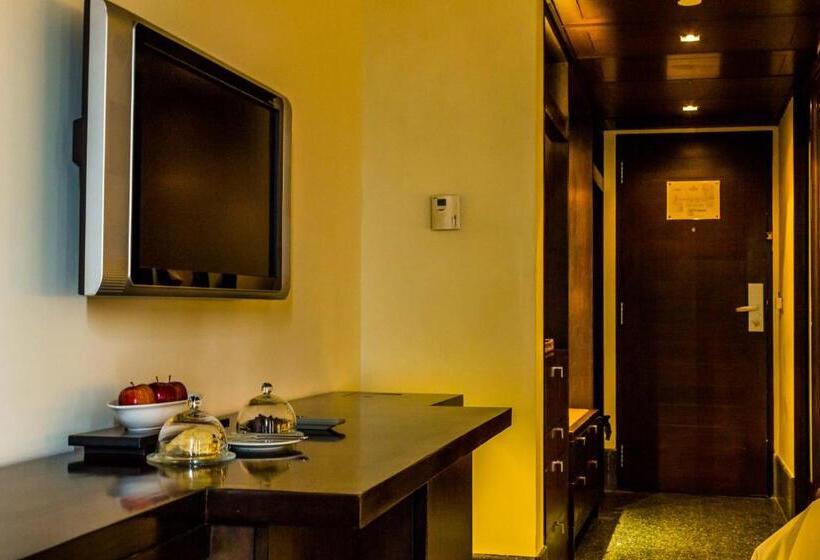 غرفة ملكية, The Leela Kovalam, A Raviz