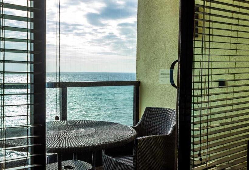 غرفة ملكية, The Leela Kovalam, A Raviz