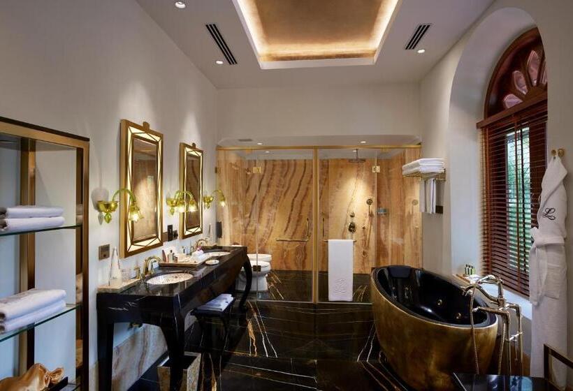 جناح, The Leela Kovalam, A Raviz