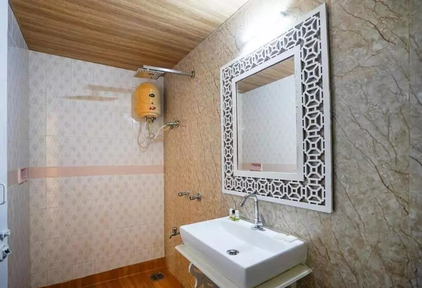سوییت اجرایی, Lillywoods Highland Beach Resort