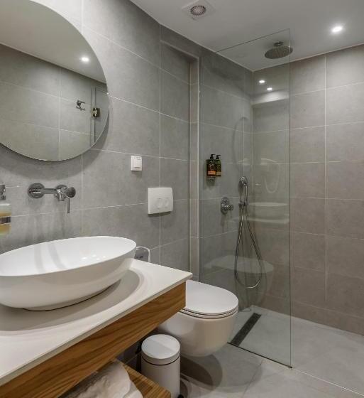 דירת משפחה, Nissia Kamares