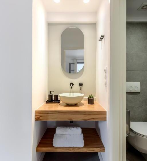 דירת משפחה, Nissia Kamares