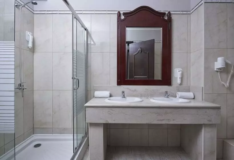 سوئیت جونیور با چشم‌انداز باغ, Sandy Beach Resort