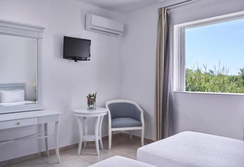 Семейный Номер Вид на Сад, Sandy Beach Resort