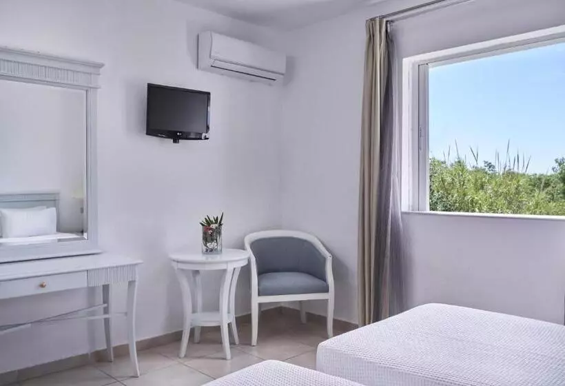اتاق خانوادگی با چشم‌انداز باغ, Sandy Beach Resort