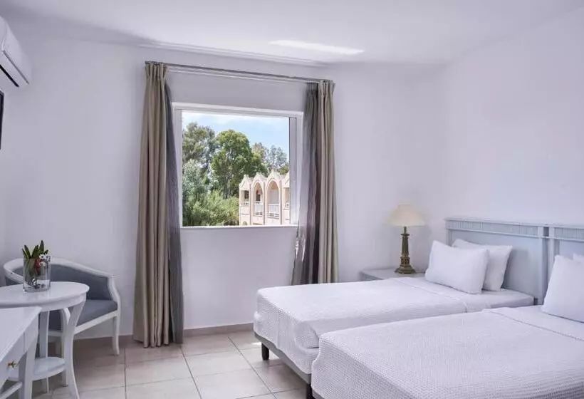 اتاق خانوادگی با چشم‌انداز باغ, Sandy Beach Resort