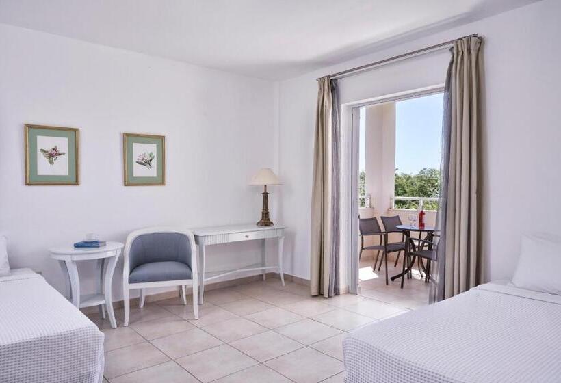 Семейный Номер Вид на Сад, Sandy Beach Resort